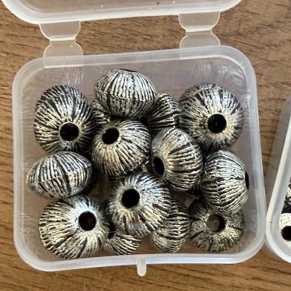 Silver and Black Beads Set - Picture 2 of 4